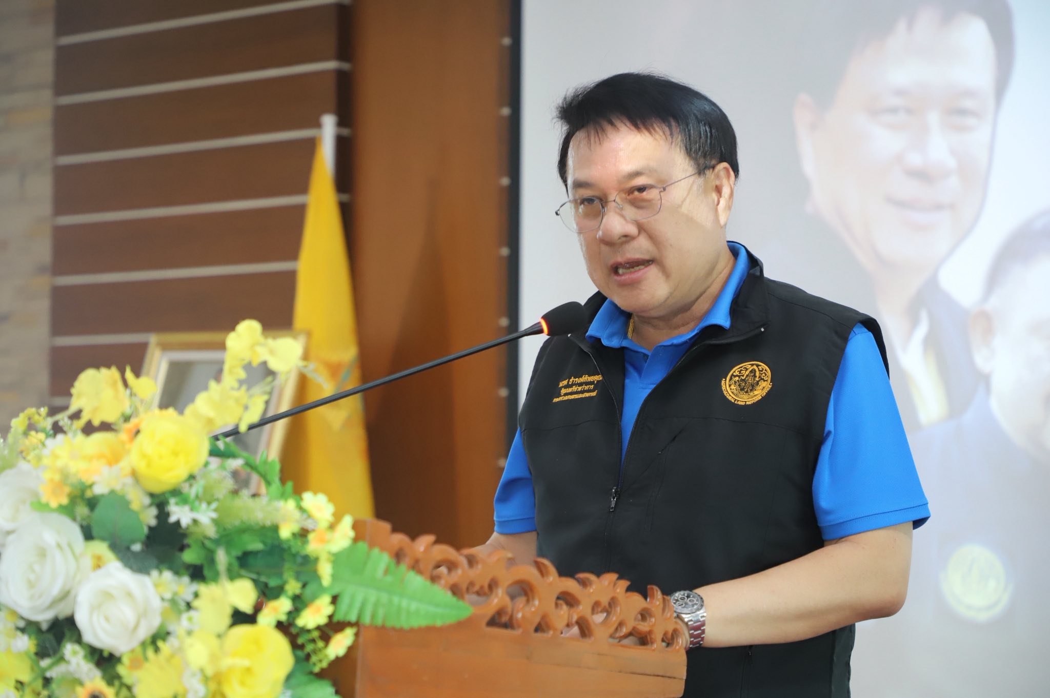 title - รมช.เกษตรฯ มอบโฉนดเพื่อการเกษตร โฉนดต้นไม้ ยกระดับที่ดินทำกินในกระบี่ หนุนเกษตรกรเข้าถึงแหล่งทุน